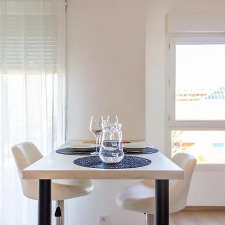 Zenbnb / Zebra / 2 Min. Gare /tramway / 3pers/ Stationnement *