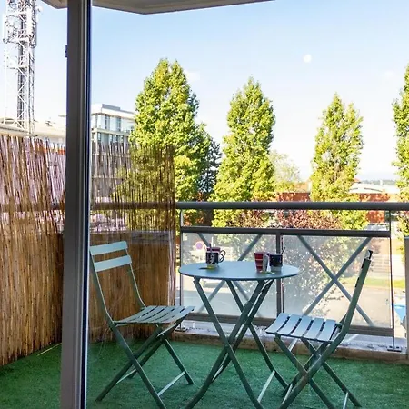 Zenbnb / Zebra / 2 Min. Gare /tramway / 3pers/ Stationnement Apartment *