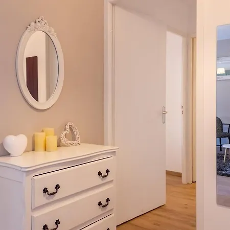 Zenbnb / Zebra / 2 Min. Gare /tramway / 3pers/ Stationnement * Annemasse